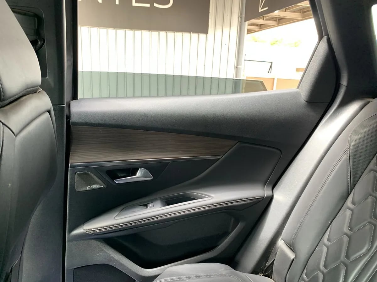 Peugeot 3008 1.6 Gt Hybrid4 300 4x4 Eat8 5p año 2024