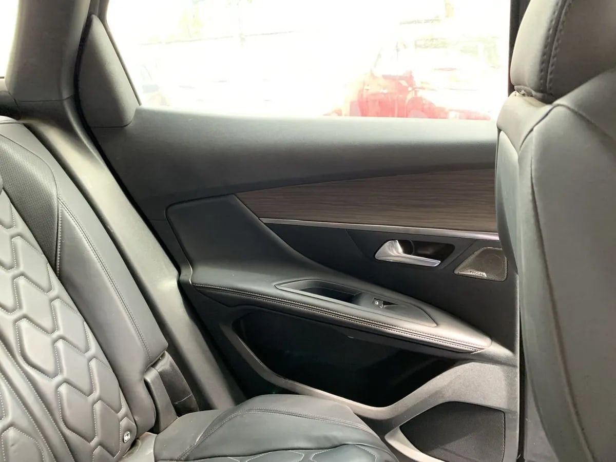 Peugeot 3008 1.6 Gt Hybrid4 300 4x4 Eat8 5p año 2024