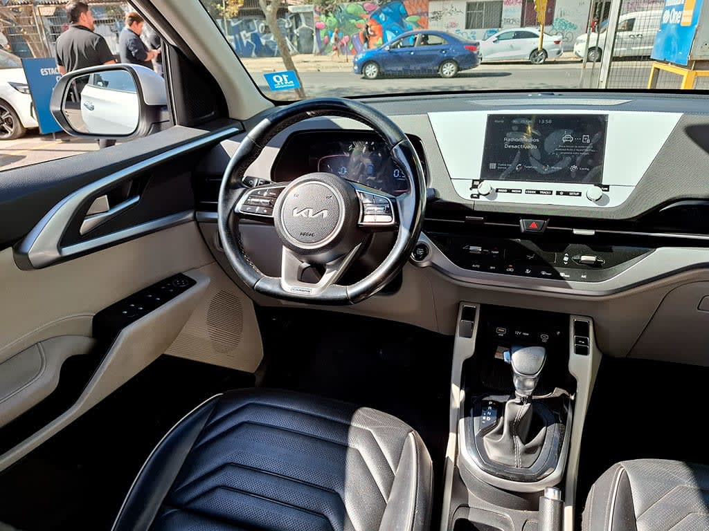 Kia Carens Ex 1.5 Aut año 2023