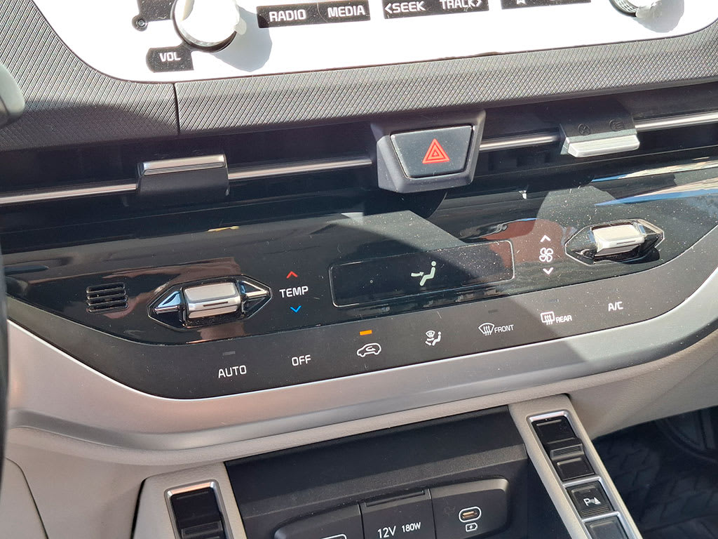 Kia Carens Ex 1.5 Aut año 2023