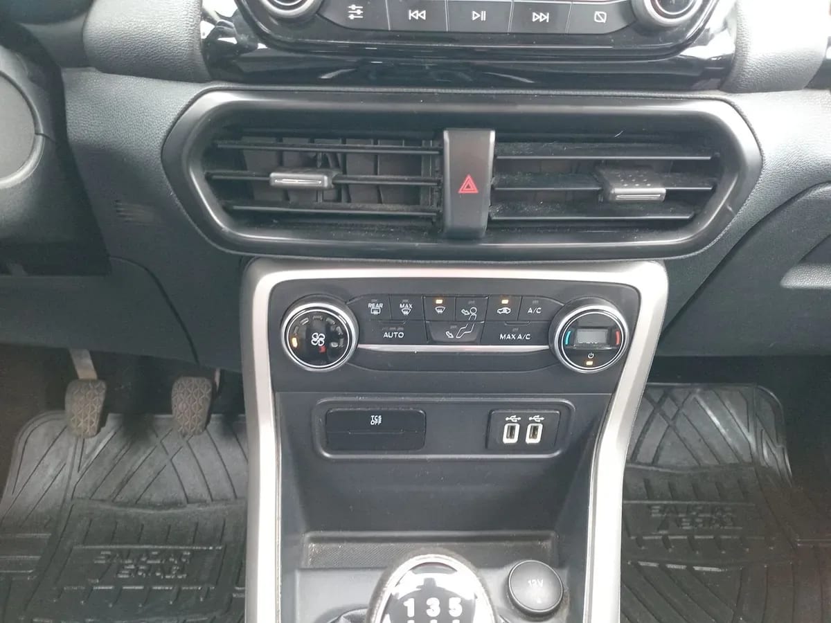 Ford Ecosport 1.5 Titanium 4x2 Mt 5p año 2022
