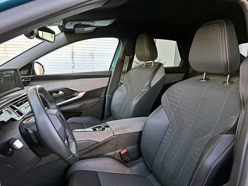 Peugeot 3008 1.2 Allure Mhev 4x2 136 Edct At 5p año 2025