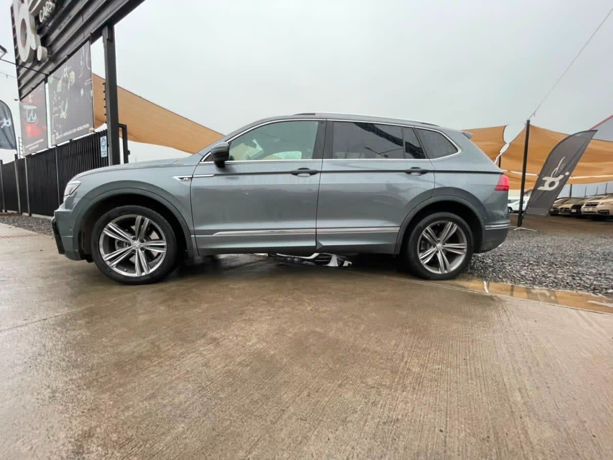 Volkswagen Tiguan R-Line 4x4 2.0 año 2022