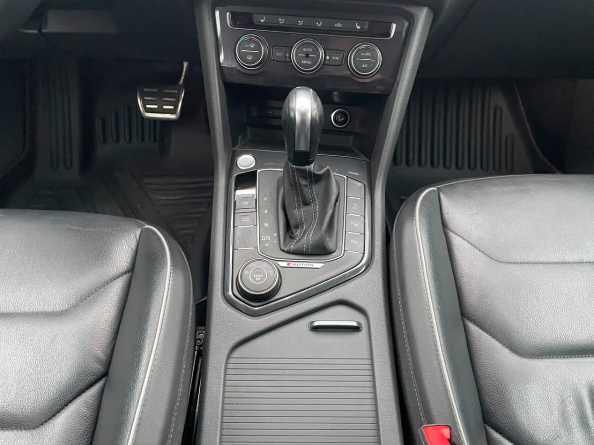 Volkswagen Tiguan R-Line 4x4 2.0 año 2022
