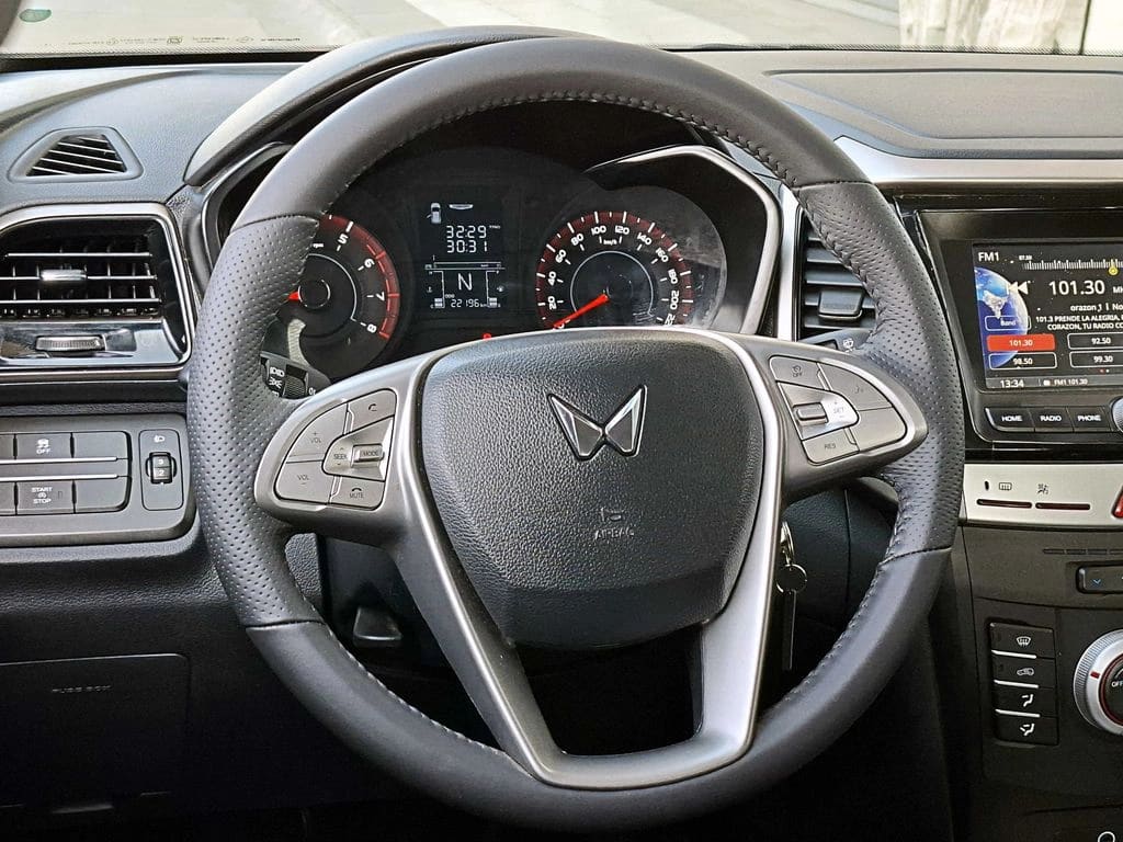 Mahindra Xuv 300 1.2t Comfort 4x2 Mt 5p año 2025