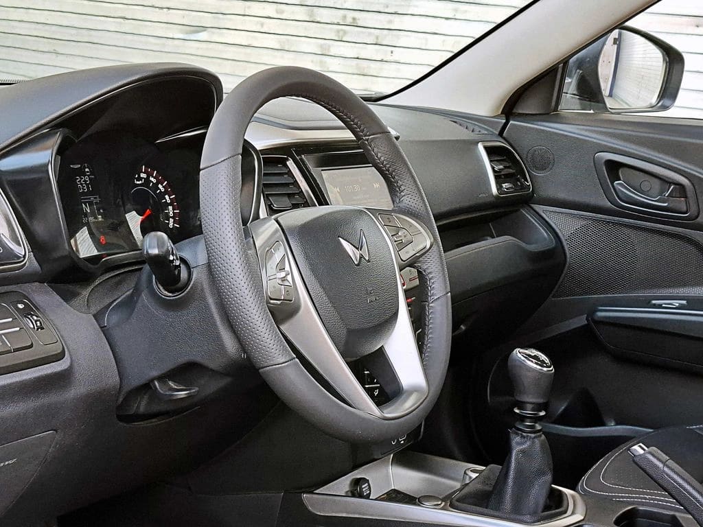 Mahindra Xuv 300 1.2t Comfort 4x2 Mt 5p año 2025