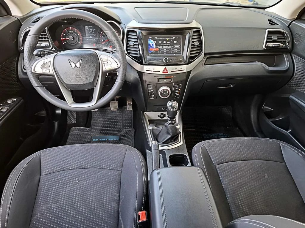 Mahindra Xuv 300 1.2t Comfort 4x2 Mt 5p año 2025
