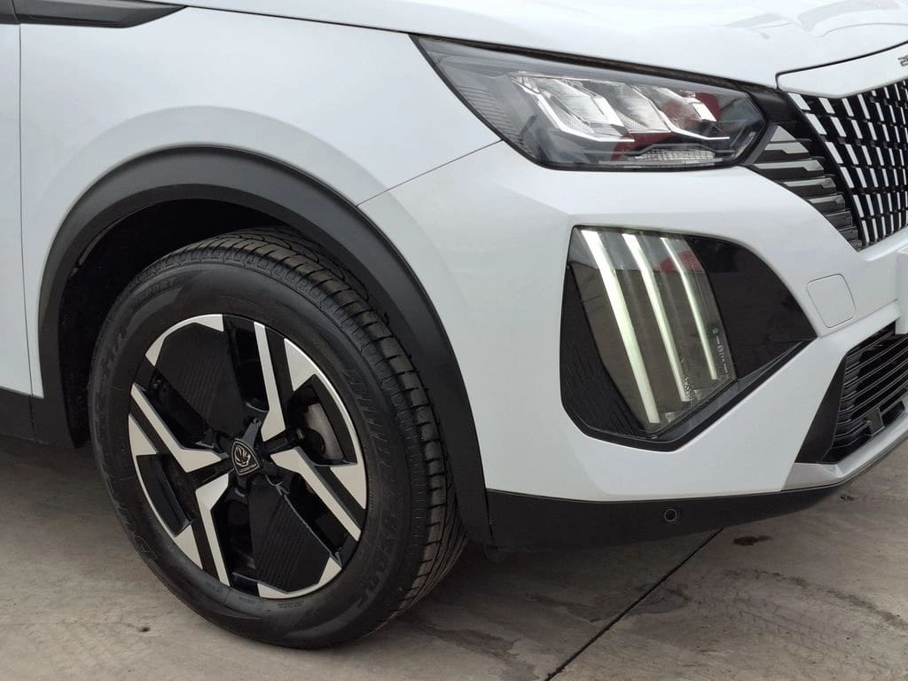 Peugeot 2008 Allure 130 1.2 At año 2024