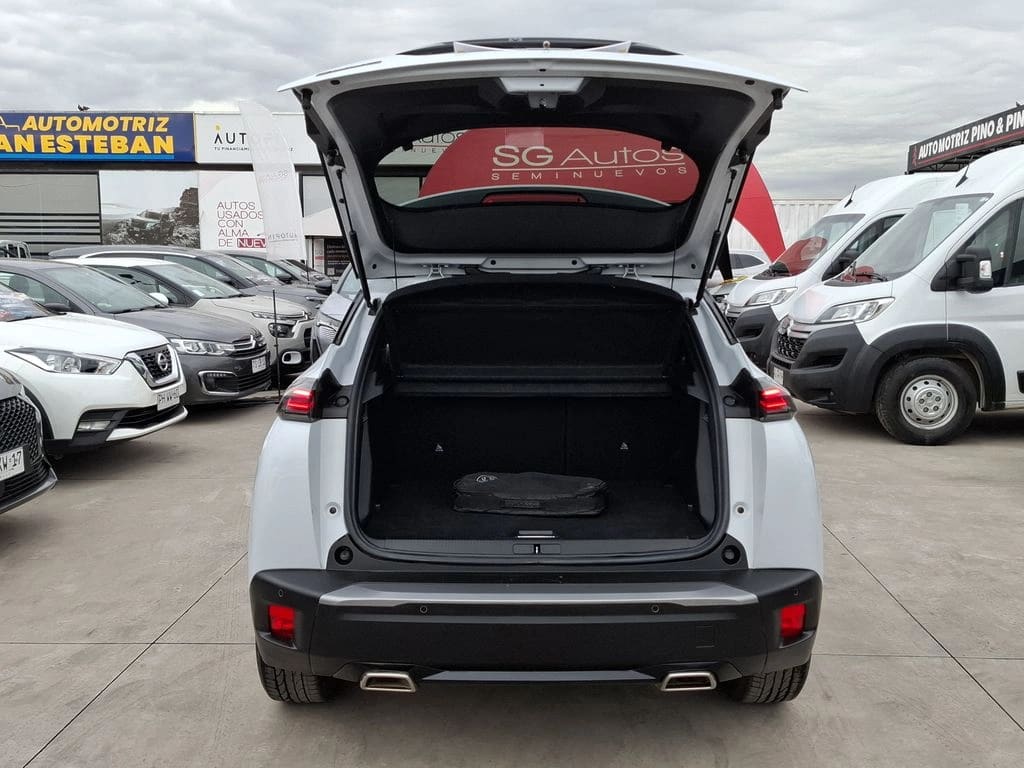 Peugeot 2008 Allure 130 1.2 At año 2024