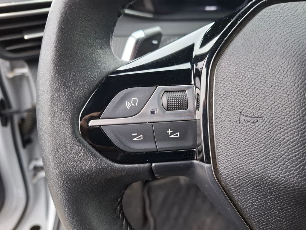 Peugeot 2008 Allure 130 1.2 At año 2024