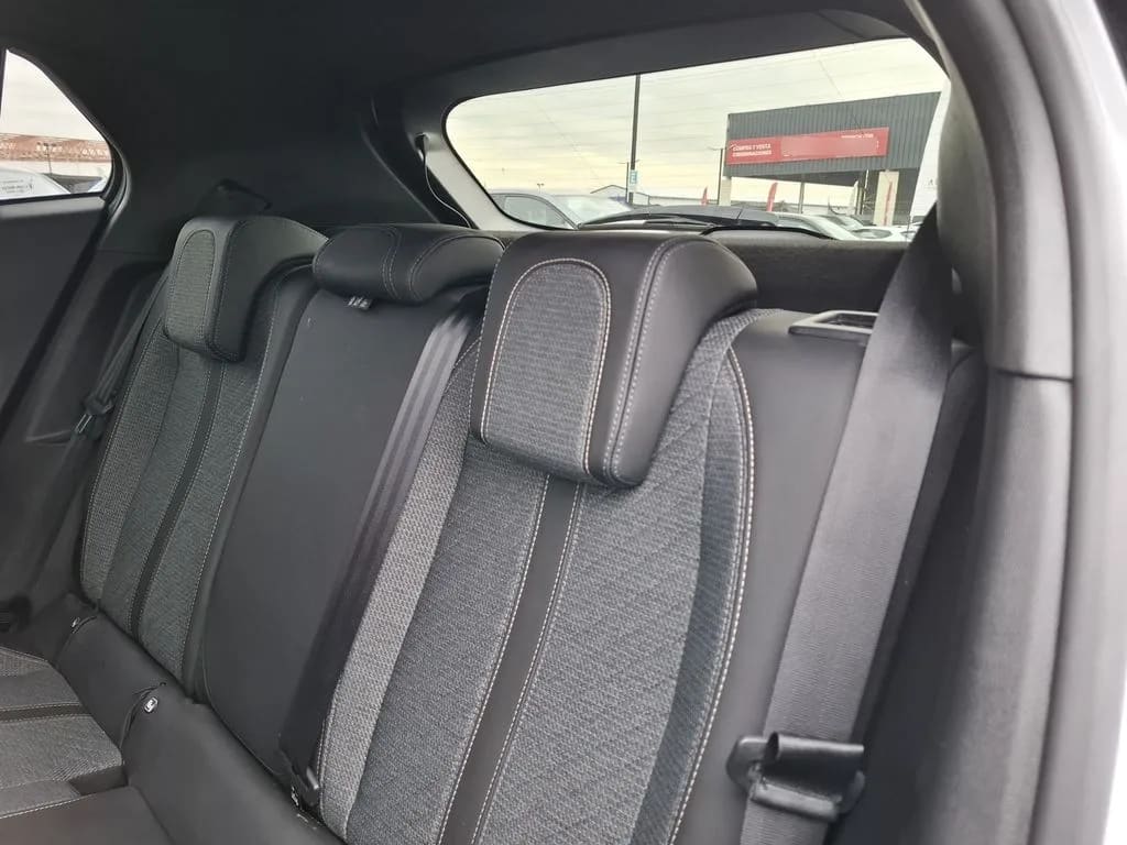 Peugeot 2008 Allure 130 1.2 At año 2024