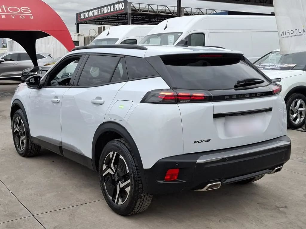 Peugeot 2008 Allure 130 1.2 At año 2024