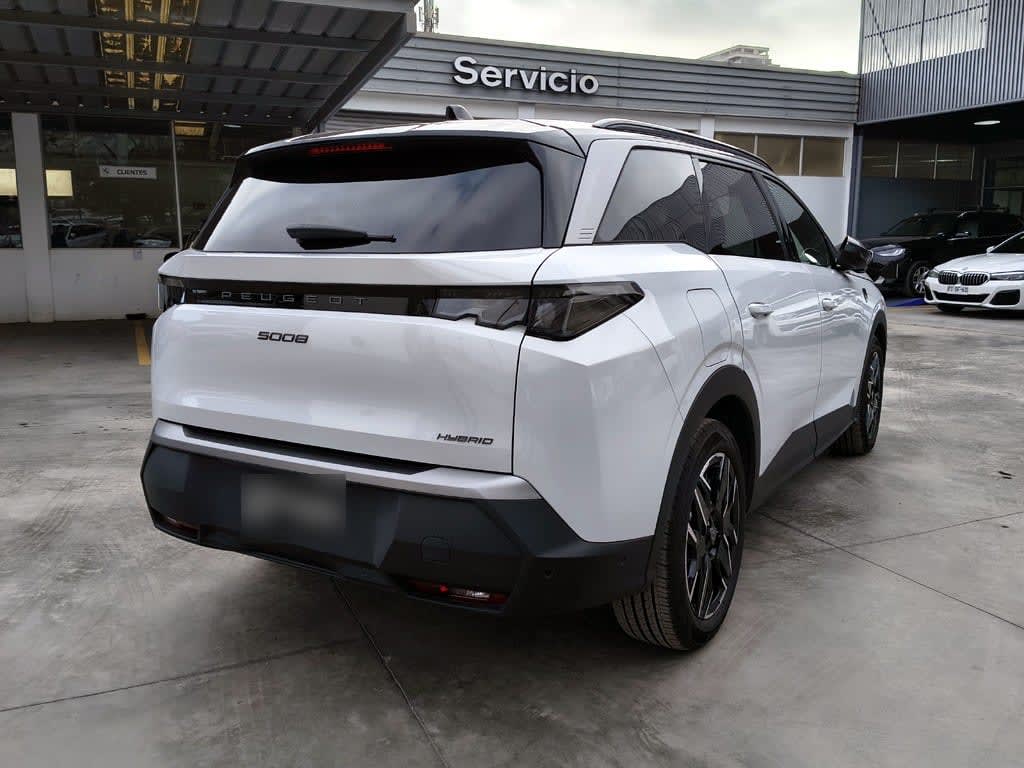 Peugeot 5008 1.2 Gt Mhev 4x2 136 Edct At 5p año 2025
