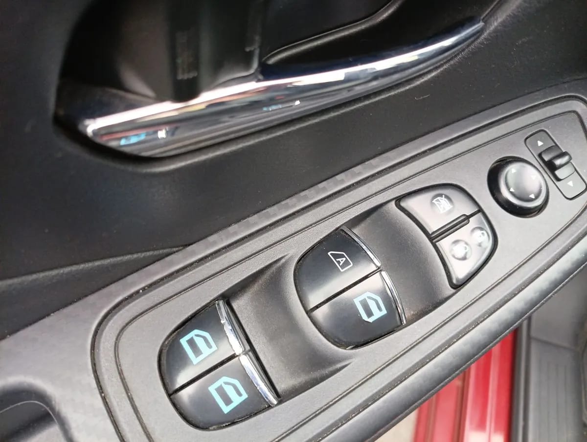 Nissan Versa 1.6 Sense 4x2 Radio Touch Mt 4p año 2023