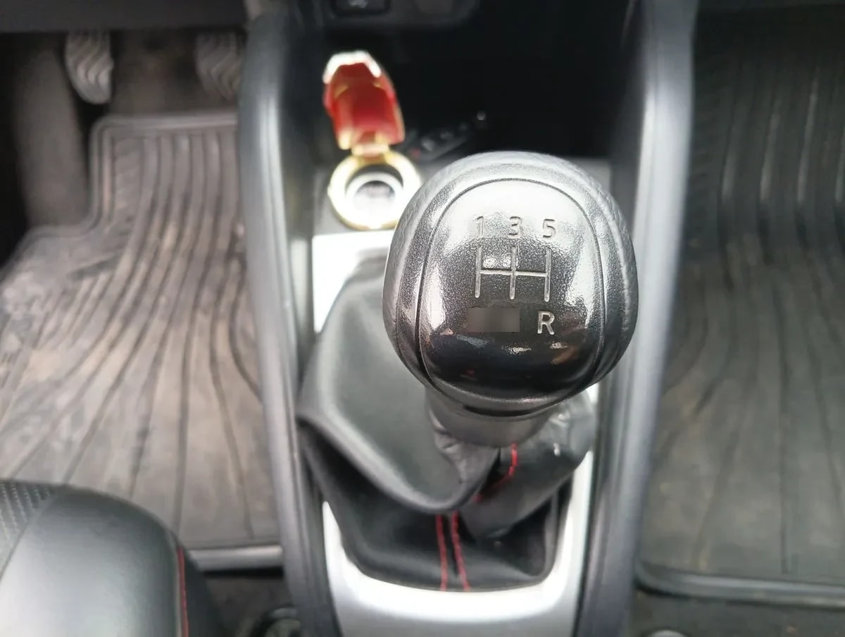 Nissan Versa 1.6 Sense 4x2 Radio Touch Mt 4p año 2023