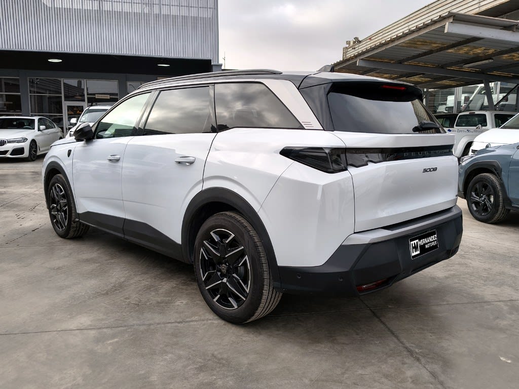 Peugeot 5008 1.2 Gt Mhev 4x2 136 Edct At 5p año 2025