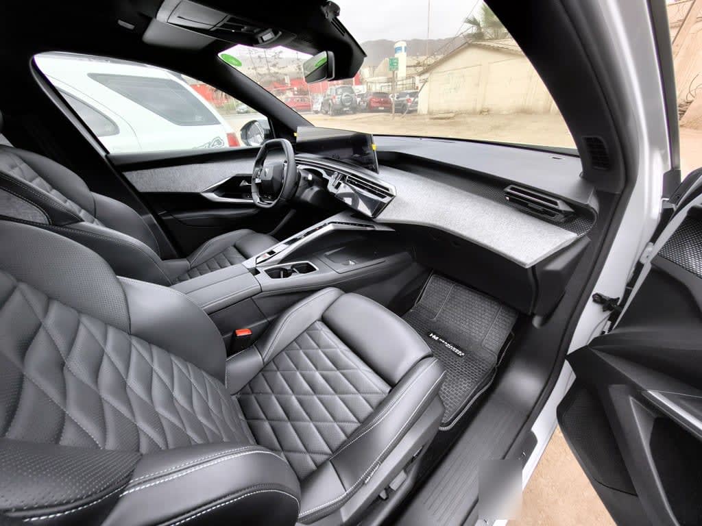 Peugeot 5008 1.2 Gt Mhev 4x2 136 Edct At 5p año 2025