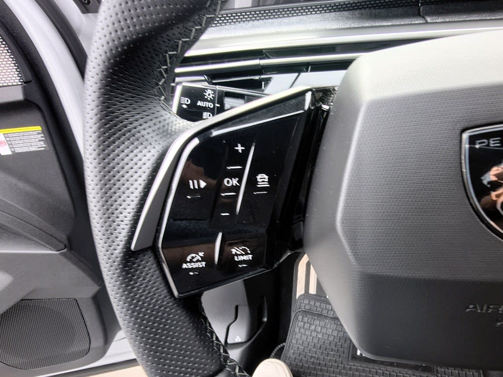 Peugeot 5008 1.2 Gt Mhev 4x2 136 Edct At 5p año 2025