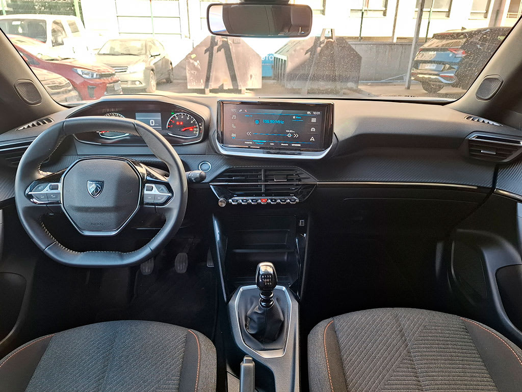 Peugeot 2008 Active 130 1.2 Mt año 2025