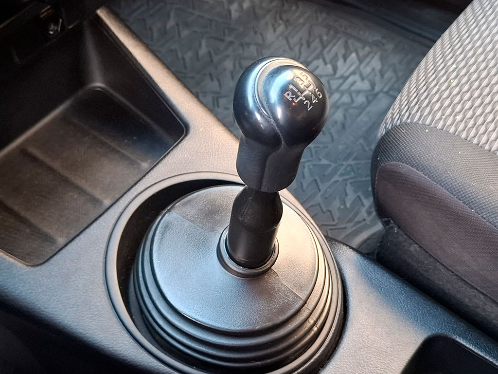 Toyota Hilux D Cab Dx 4x4 2.4 año 2023