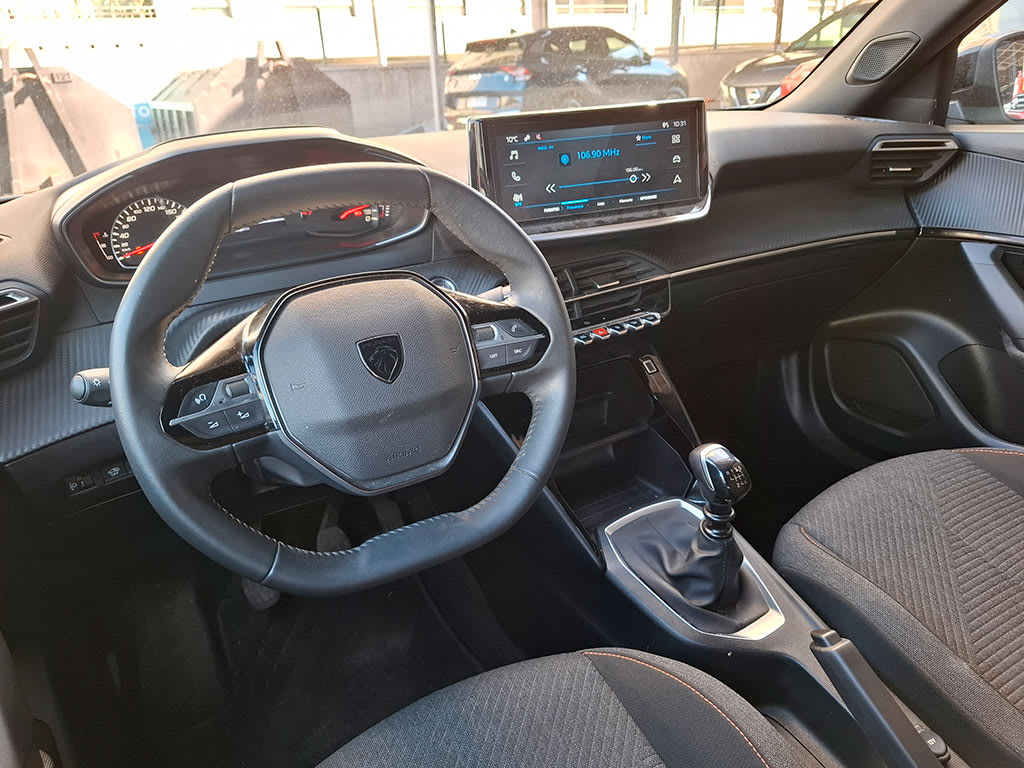 Peugeot 2008 Active 130 1.2 Mt año 2025