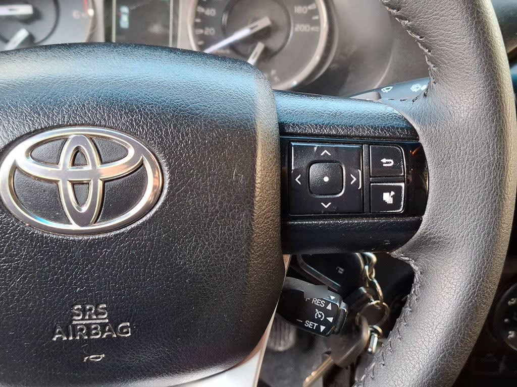 Toyota Hilux D Cab Dx 4x4 2.4 año 2023