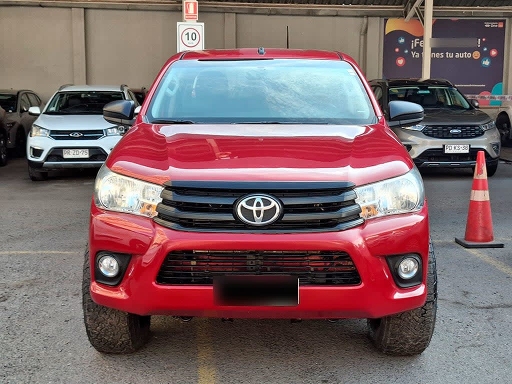 Toyota Hilux D Cab Dx 4x4 2.4 año 2023
