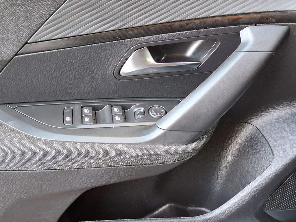 Peugeot 2008 Active 130 1.2 Mt año 2025