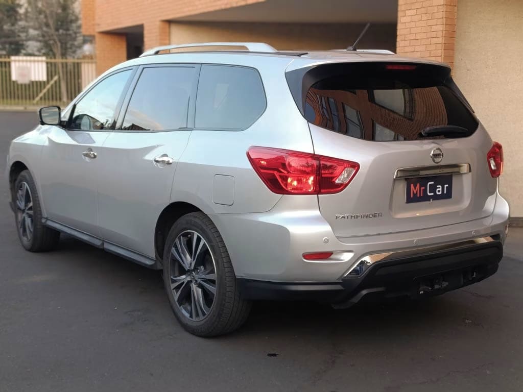 Nissan Pathfinder Exclusive 4x4 año 2018