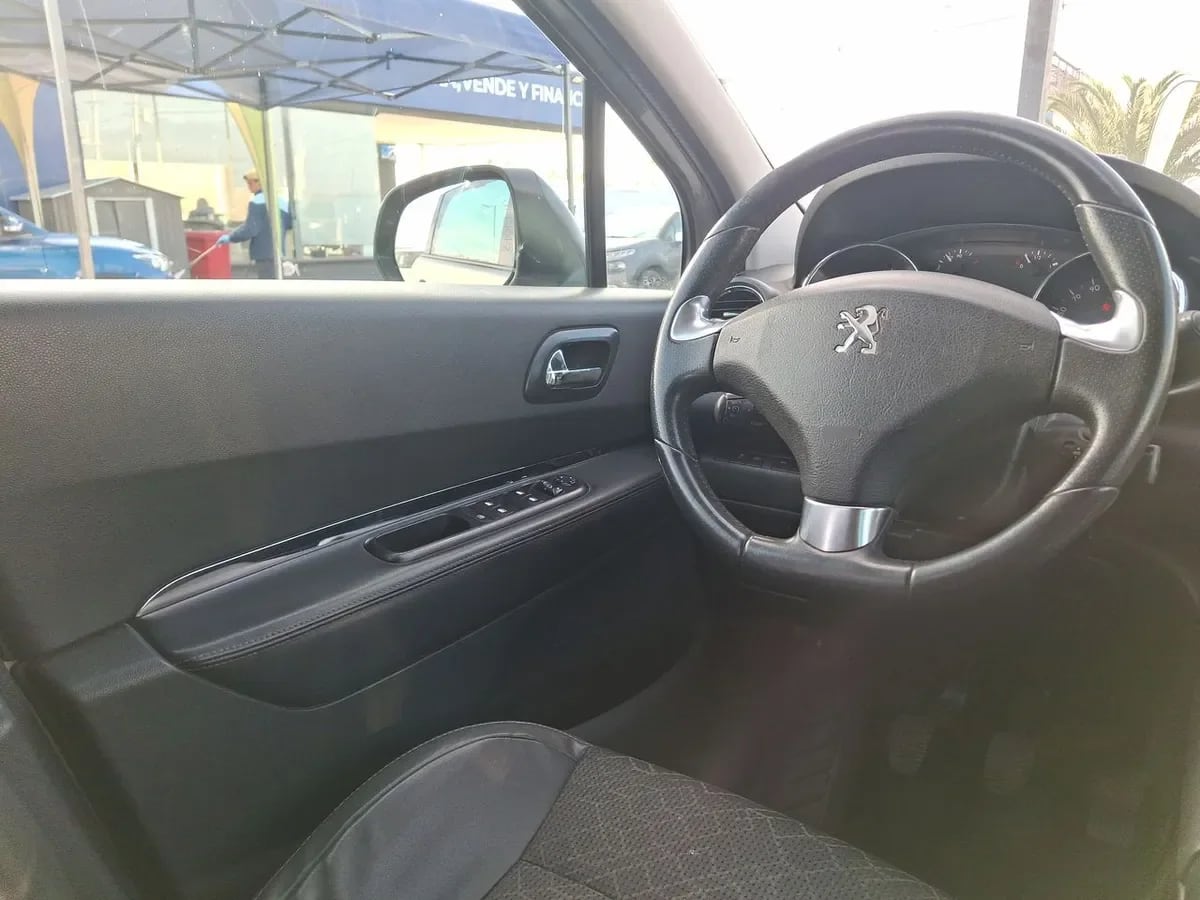 Peugeot 3008 1.6 Blue-Hdi Diesel 4x2 120hp Mt6 5p año 2017