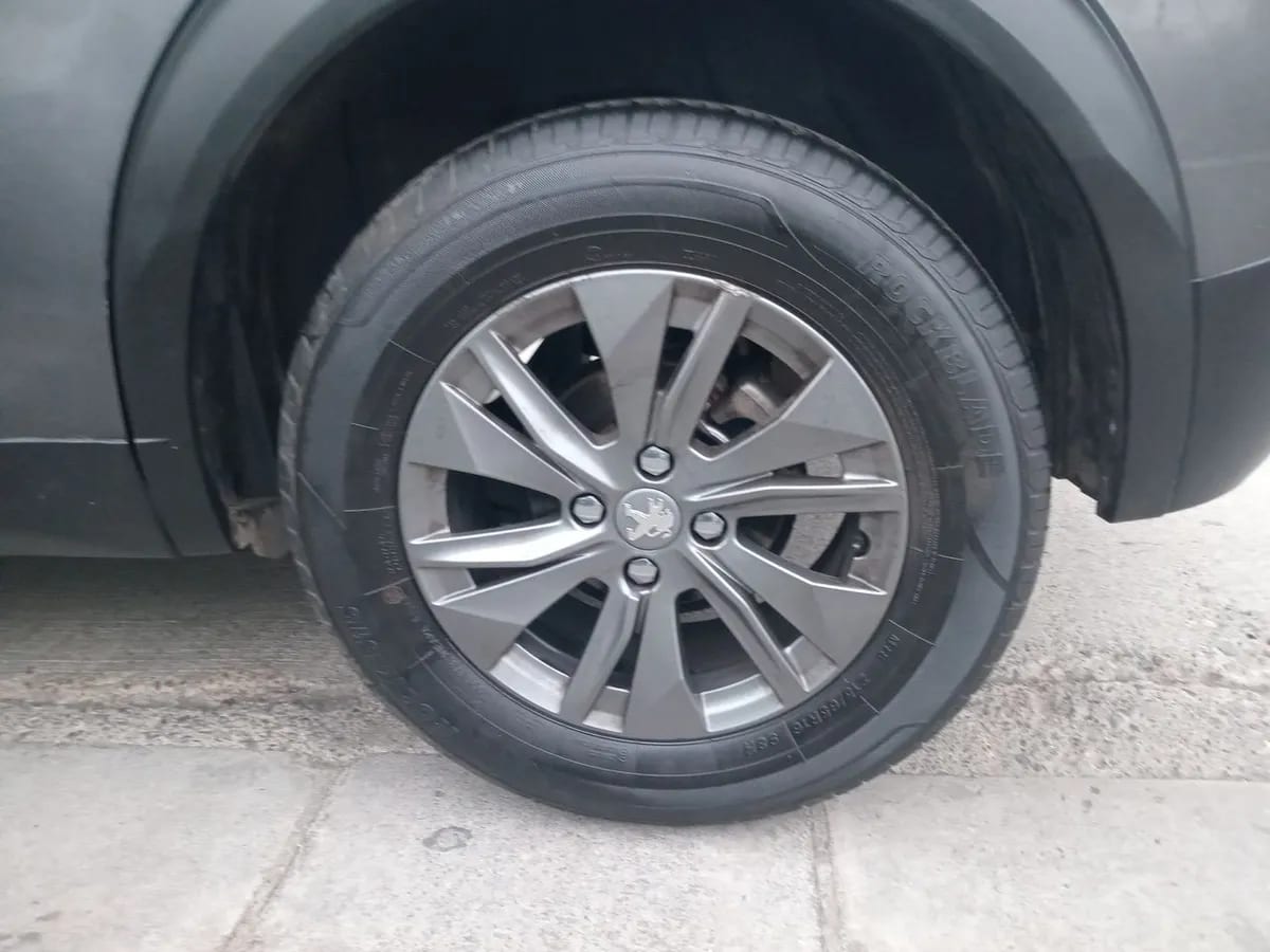Peugeot 2008 1.2 Active Puretech 130 4x2 Mt 5p año 2023