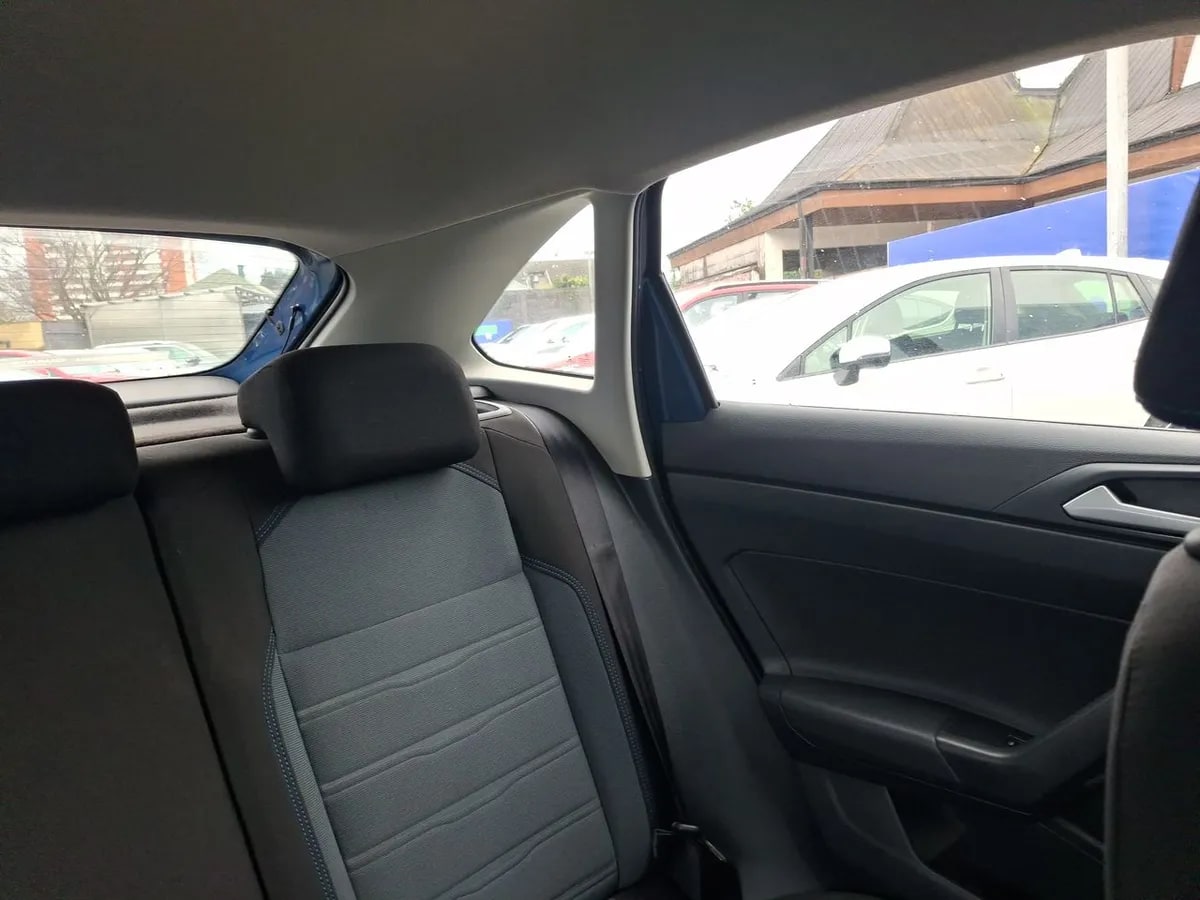 Volkswagen Nivus 1.0 Tsi Comfortline 4x2 At 5p año 2023