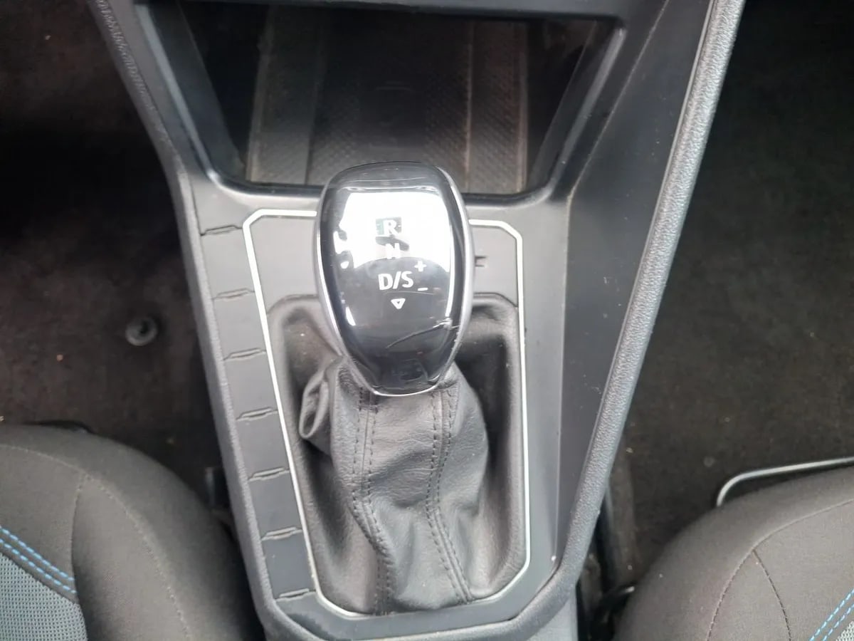 Volkswagen Nivus 1.0 Tsi Comfortline 4x2 At 5p año 2023