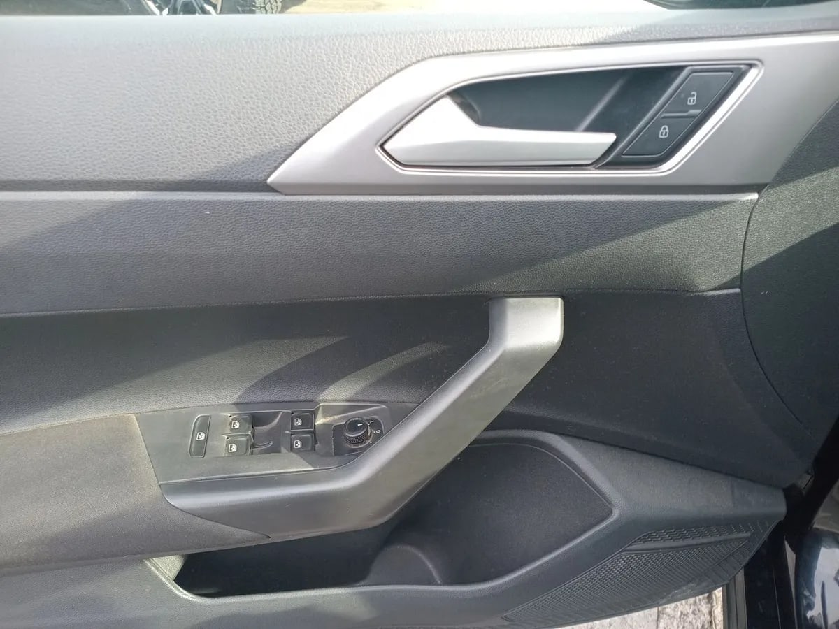 Volkswagen Nivus 1.0 Tsi Comfortline 4x2 At 5p año 2023