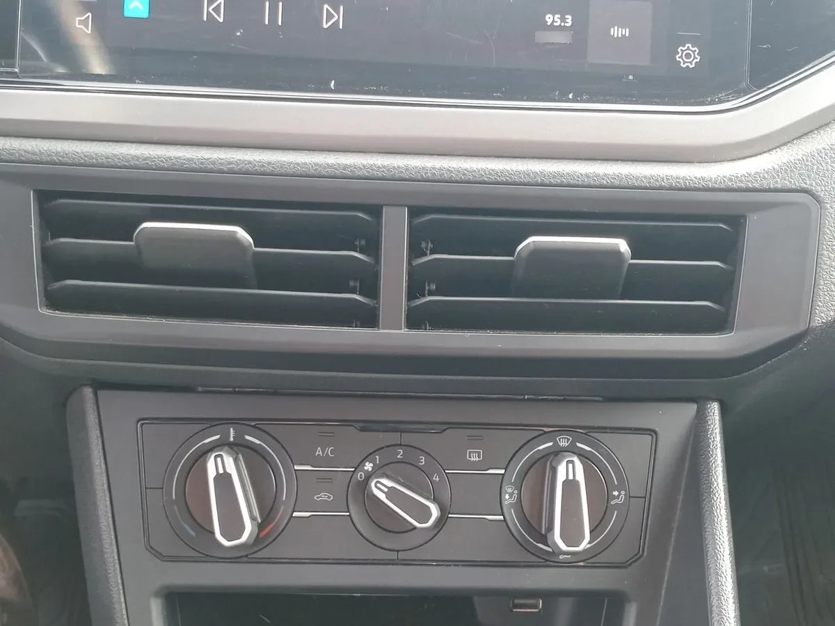 Volkswagen Nivus 1.0 Tsi Comfortline 4x2 At 5p año 2023
