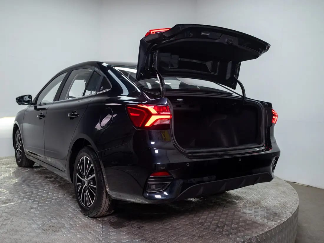 MG 5 1.5 Dlx At año 2025