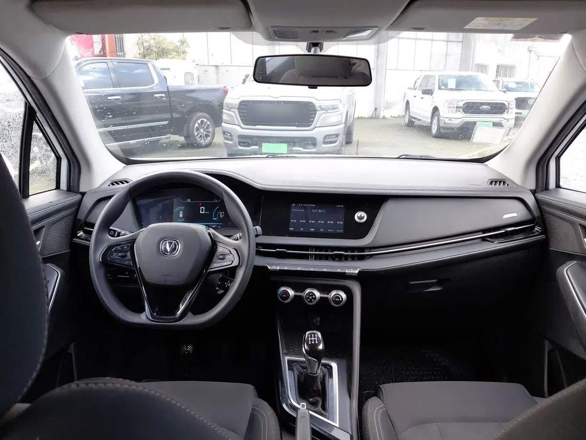 Changan Cs15 1.5 Luxury 4x2 Mt 5p año 2023