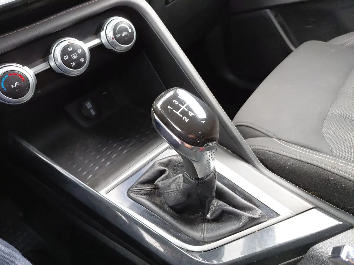 Changan Cs15 1.5 Luxury 4x2 Mt 5p año 2023