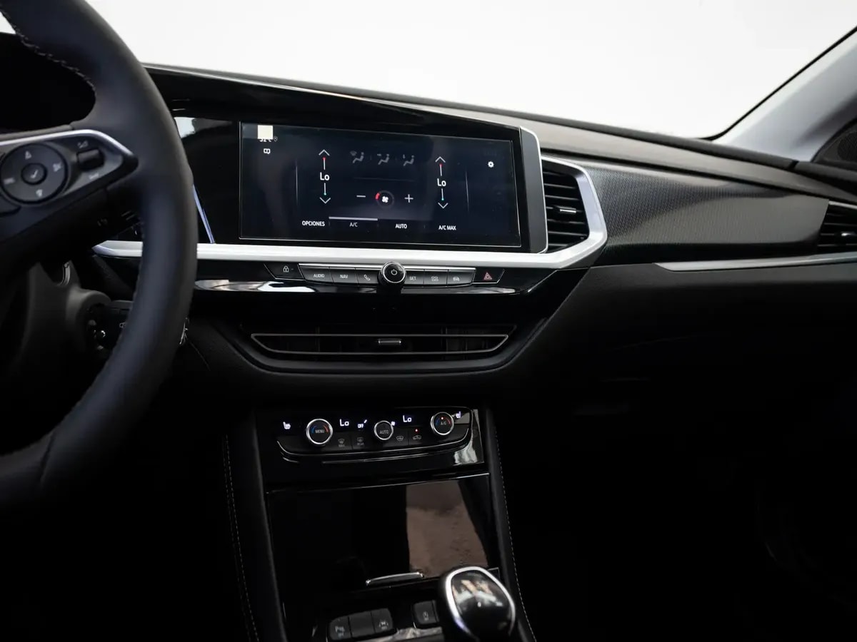Opel New Grandland Grandland Gs Gasolina 130hp Mt año 2025