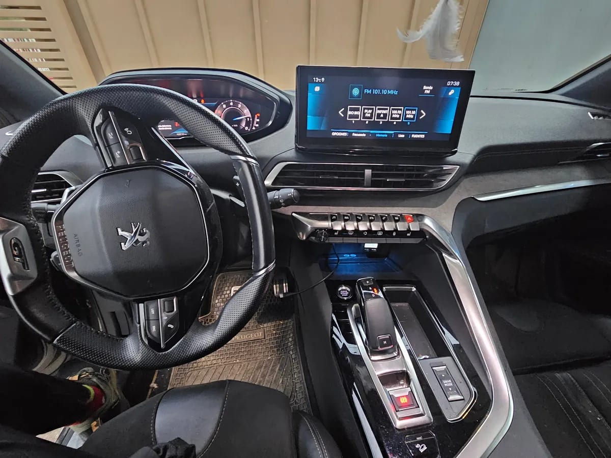 PEUGEOT 5008 1.6 Allure Thp 165 At año 2021