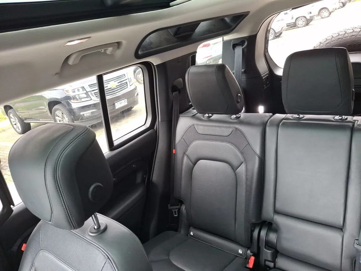 Land Rover Defender 3.0 110 X-Dynamic S Diesel 4x4 300hp At 5p año 2023
