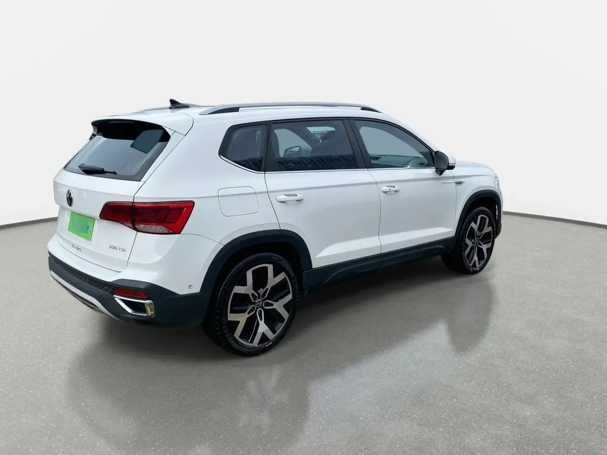 Volkswagen Taos 1.4 Tsi Highline 4x2 At 5p año 2024