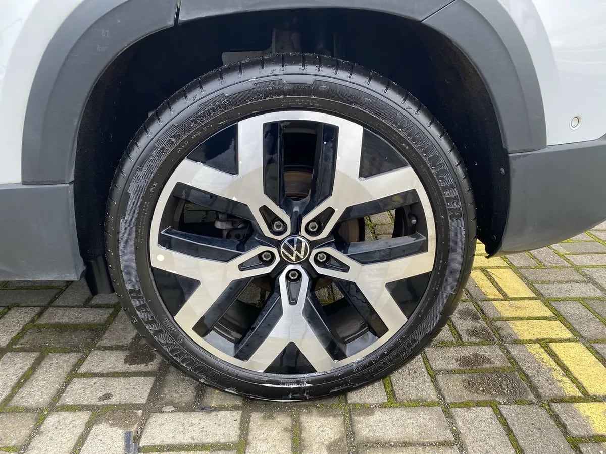 Volkswagen Taos 1.4 Tsi Highline 4x2 At 5p año 2024