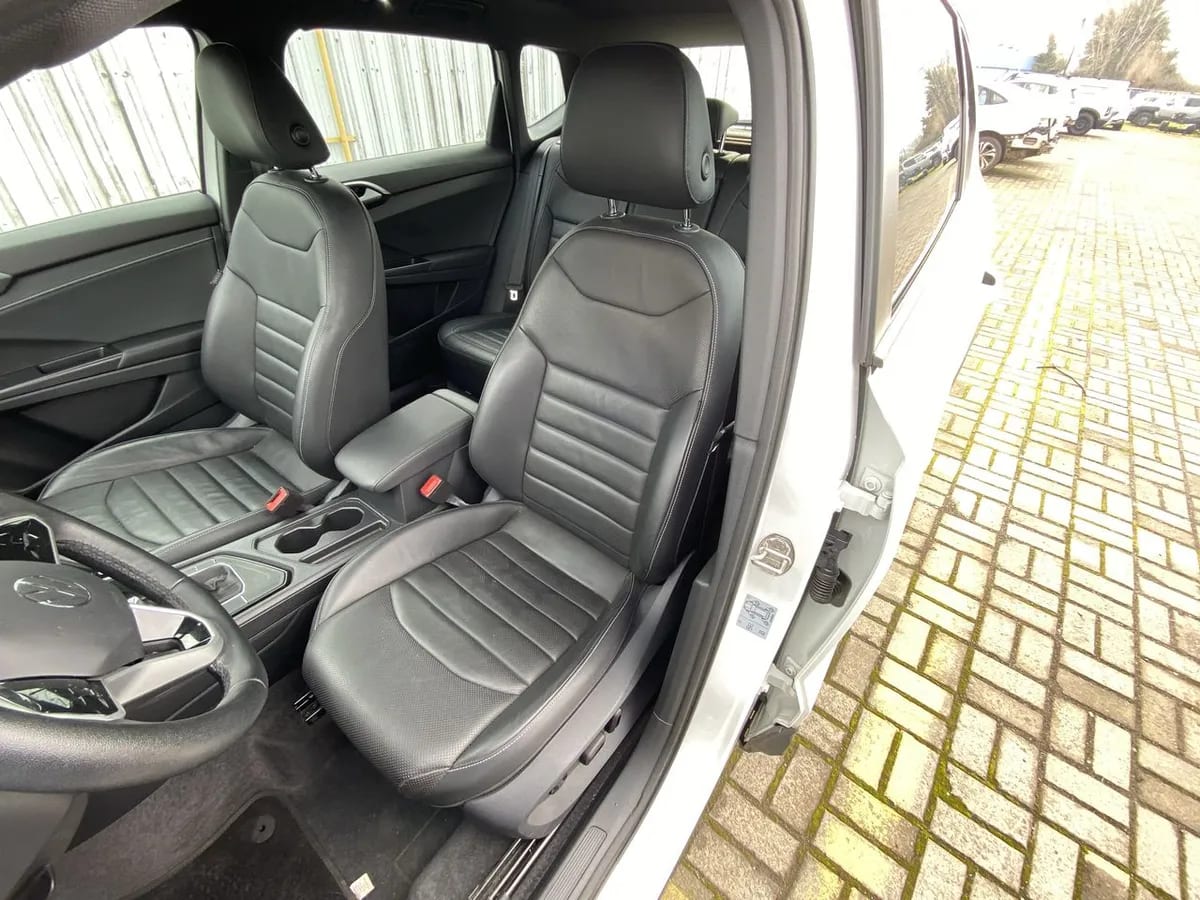 Volkswagen Taos 1.4 Tsi Highline 4x2 At 5p año 2024