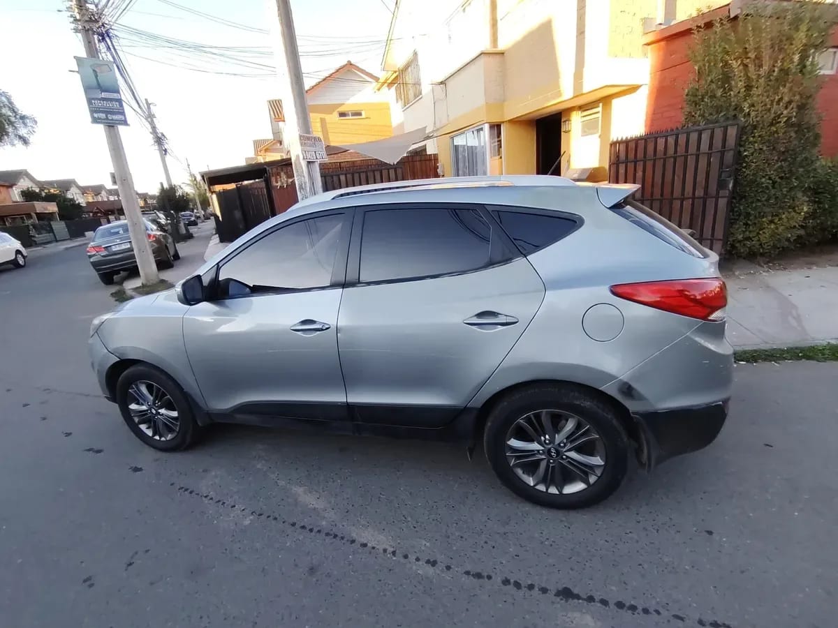 HYUNDAI TUCSON 2.0 Crdi Lm P/e 5dr Gl Ac At Diesel año 2015
