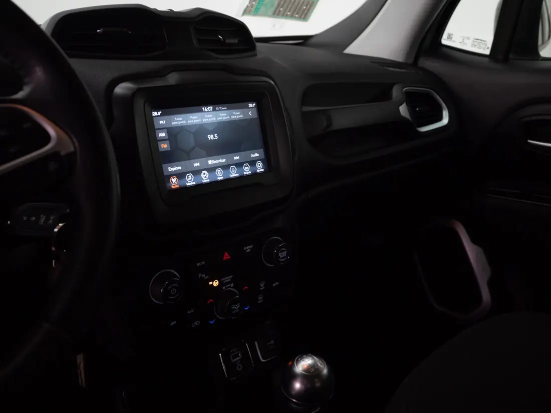 Jeep Renegade 1.8 Sport Lx Mt año 2023