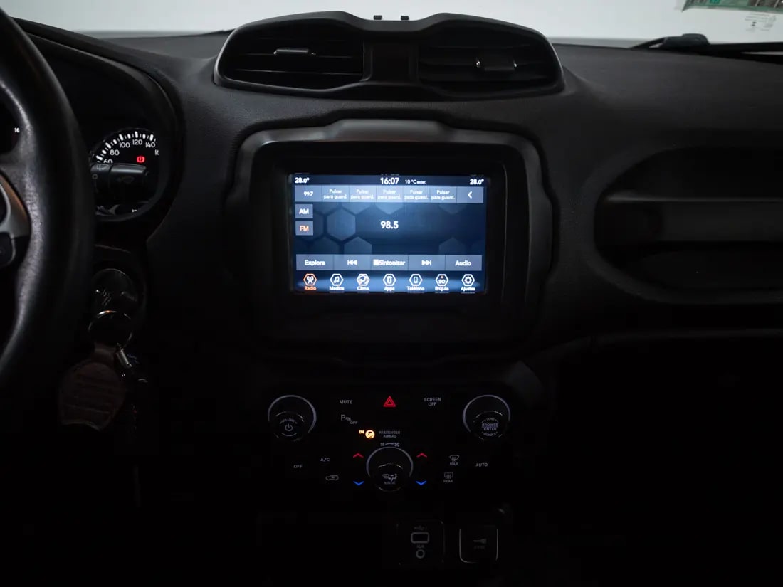 Jeep Renegade 1.8 Sport Lx Mt año 2023