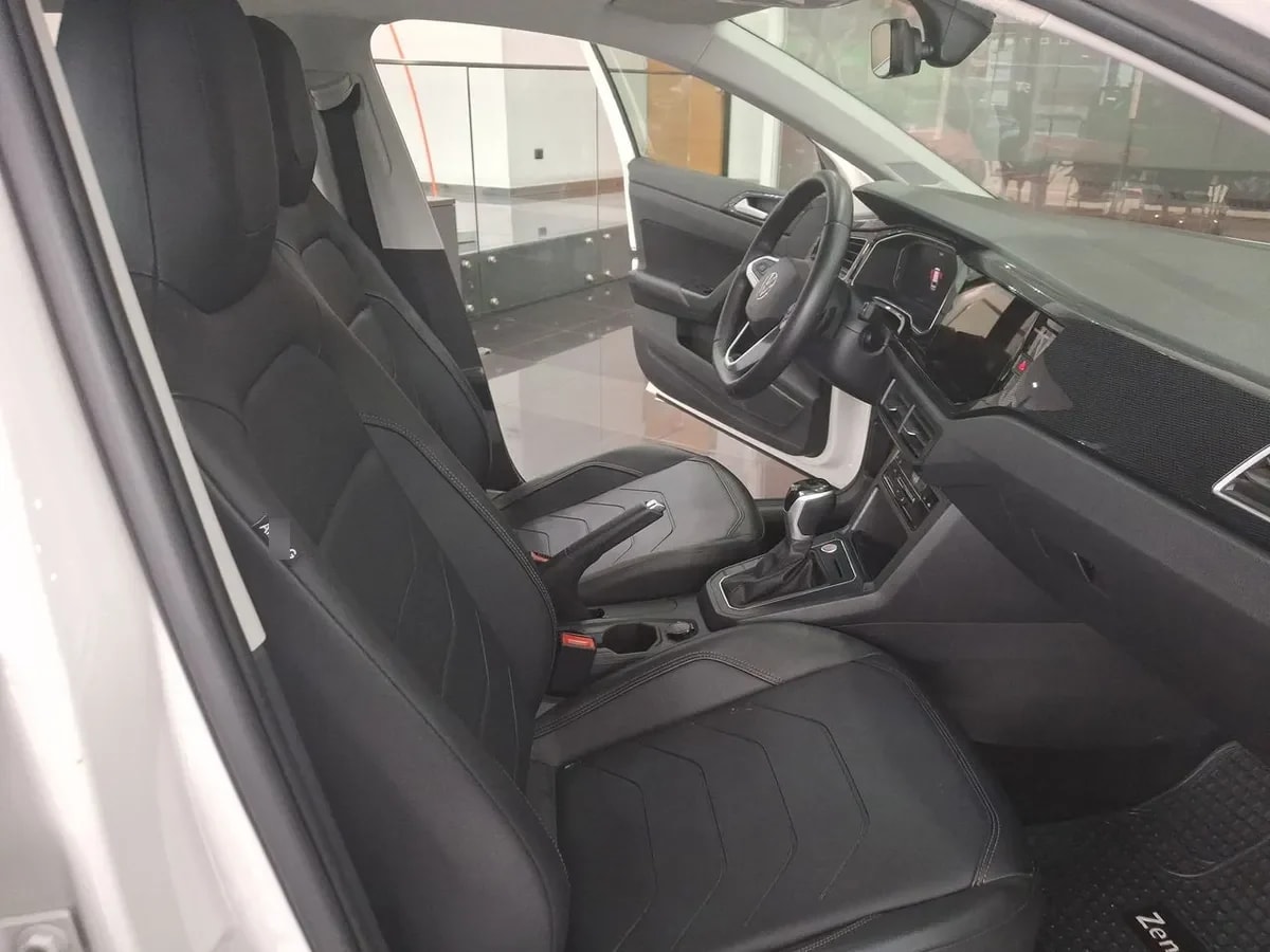 Volkswagen Polo 1.0t Highline 4x2 At6 5p año 2025