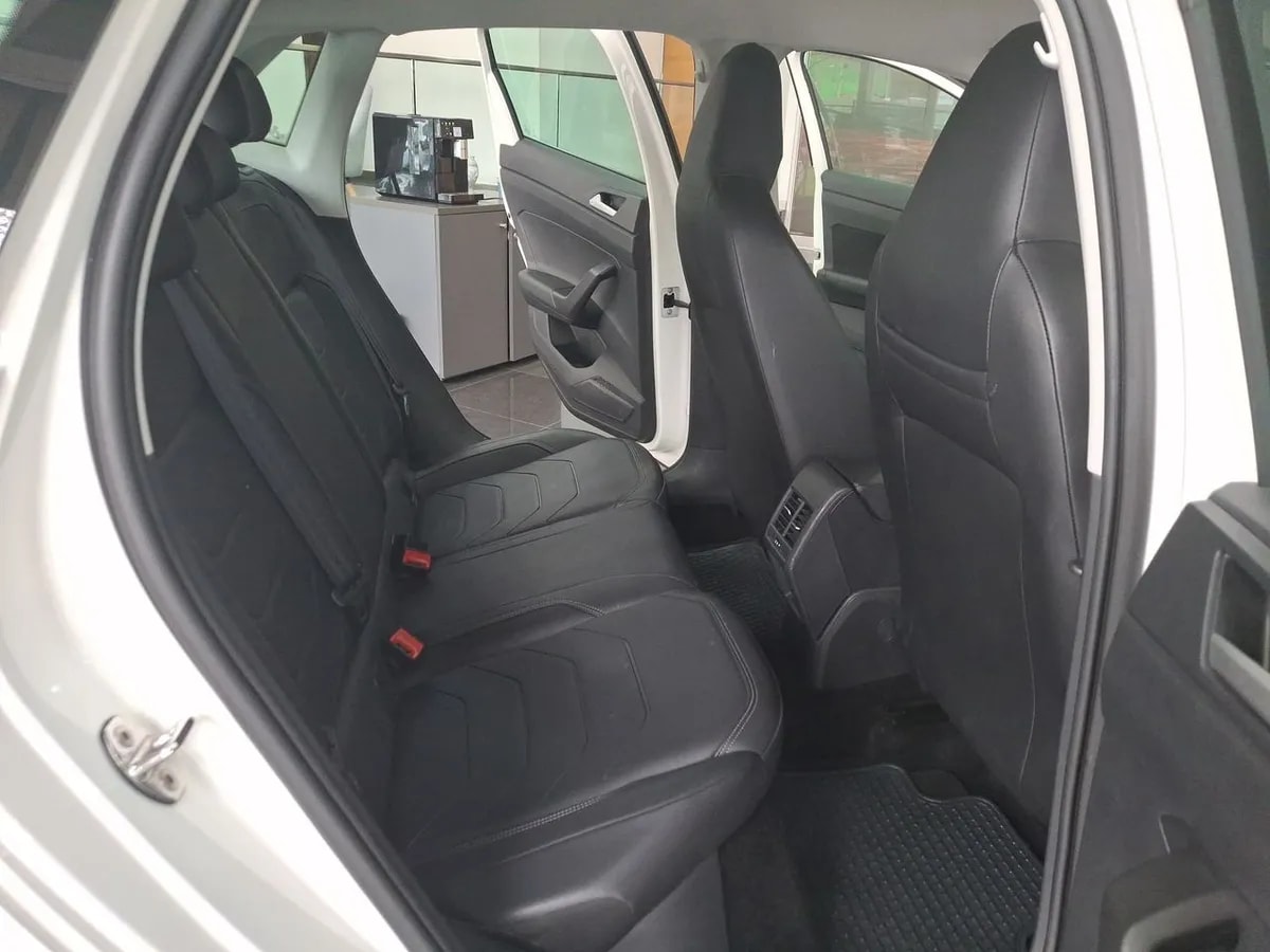 Volkswagen Polo 1.0t Highline 4x2 At6 5p año 2025