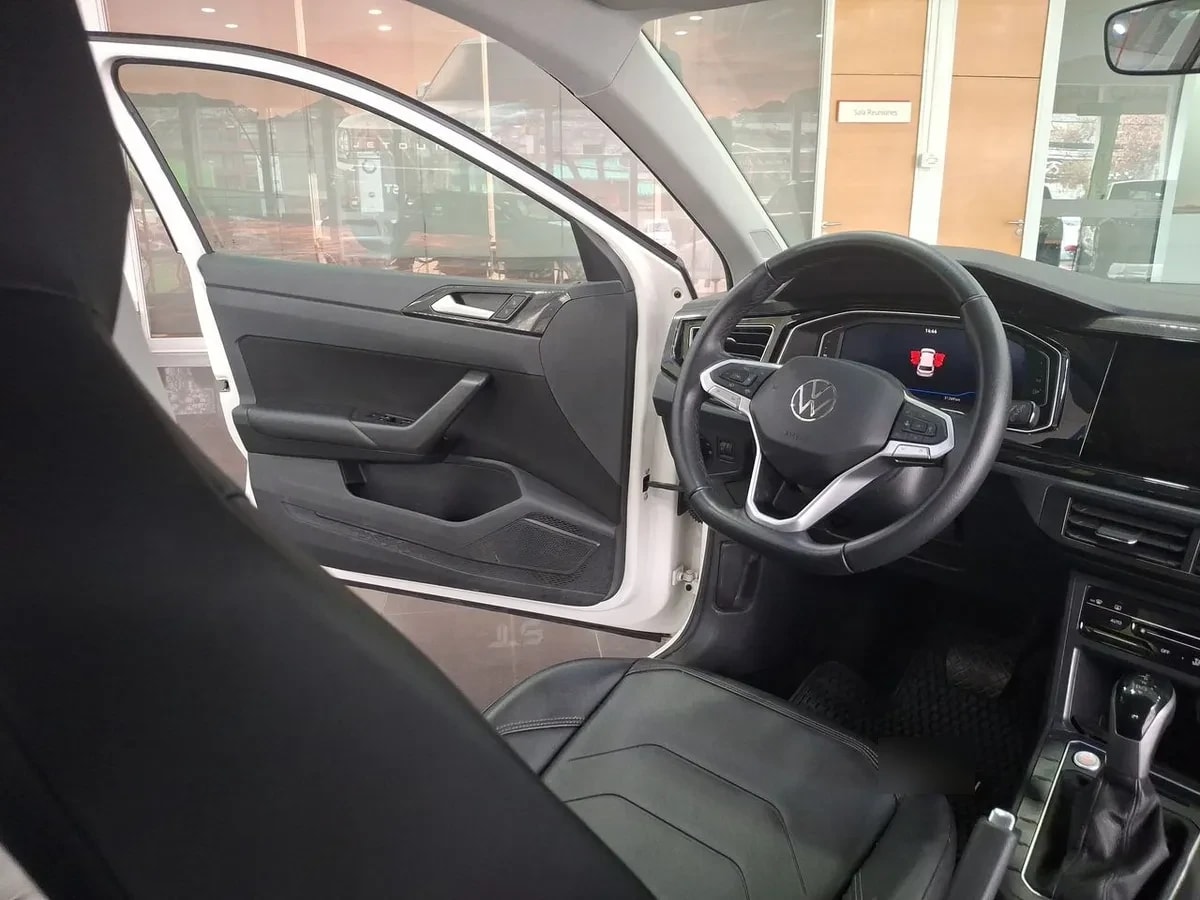 Volkswagen Polo 1.0t Highline 4x2 At6 5p año 2025